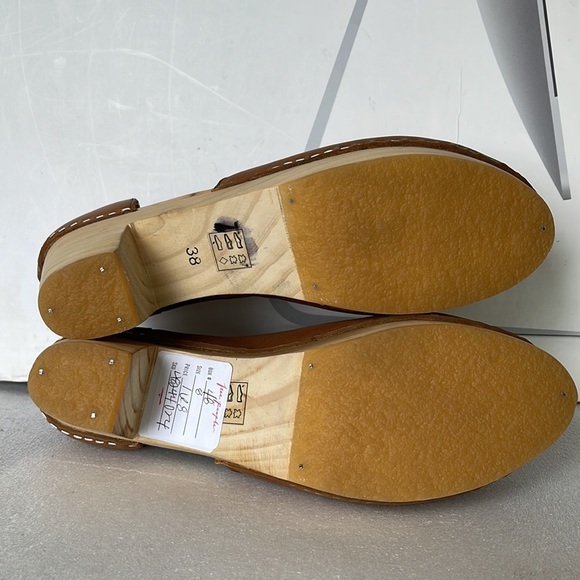 Free People Monroe Luggage Brown Cut Out Side Wood Heels Women’s Clogs Size: 38 - Picture 12 of 15